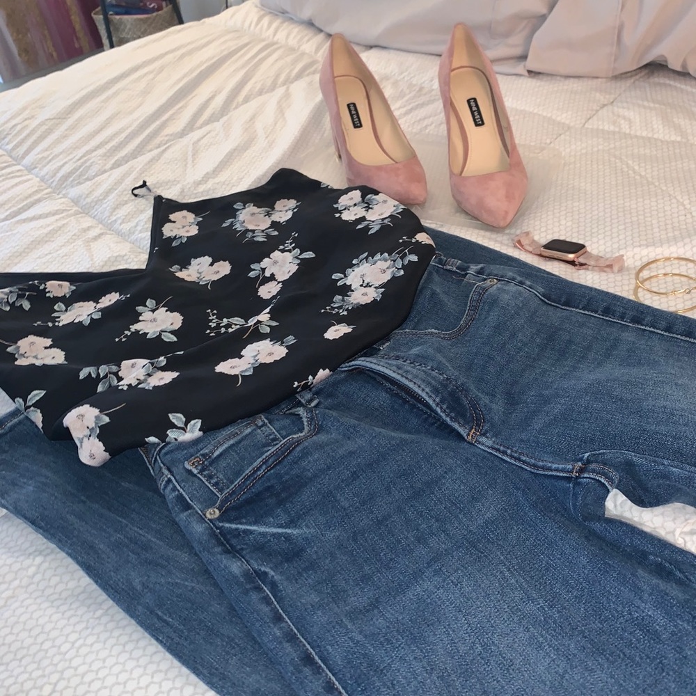 Medium Express Floral top